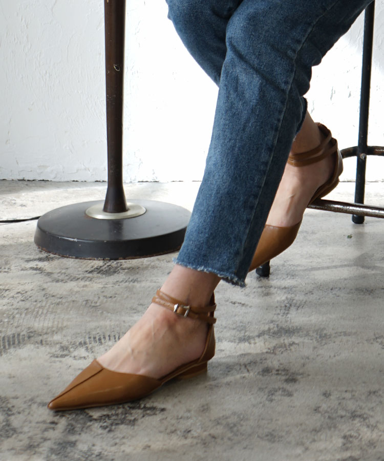 ポインテッドトゥストラップサンダル