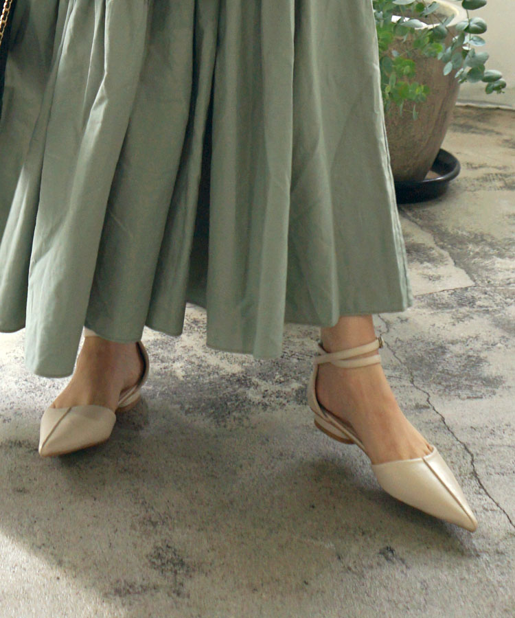 ポインテッドトゥストラップサンダル