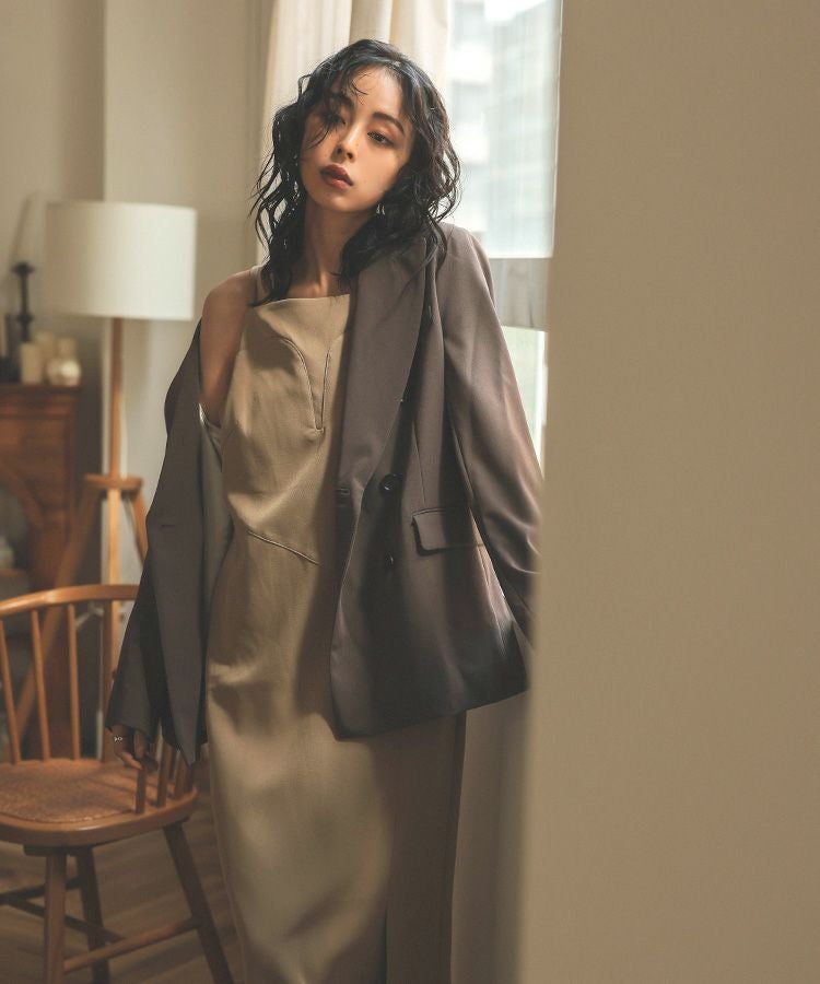 peaked lapel jacket