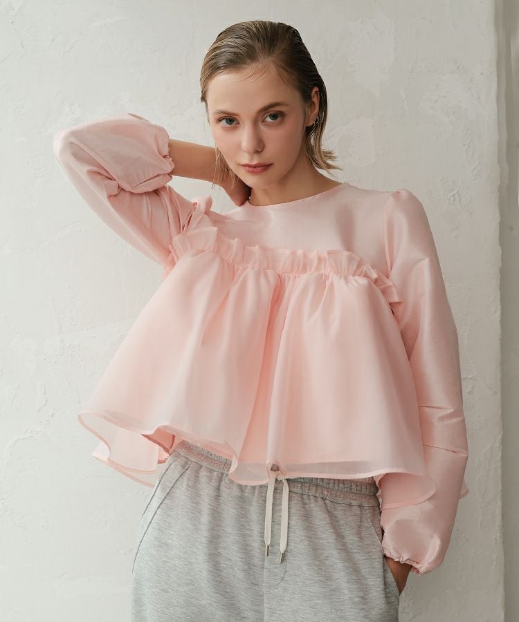 Pufe シャイニーエアリーフリルトップス