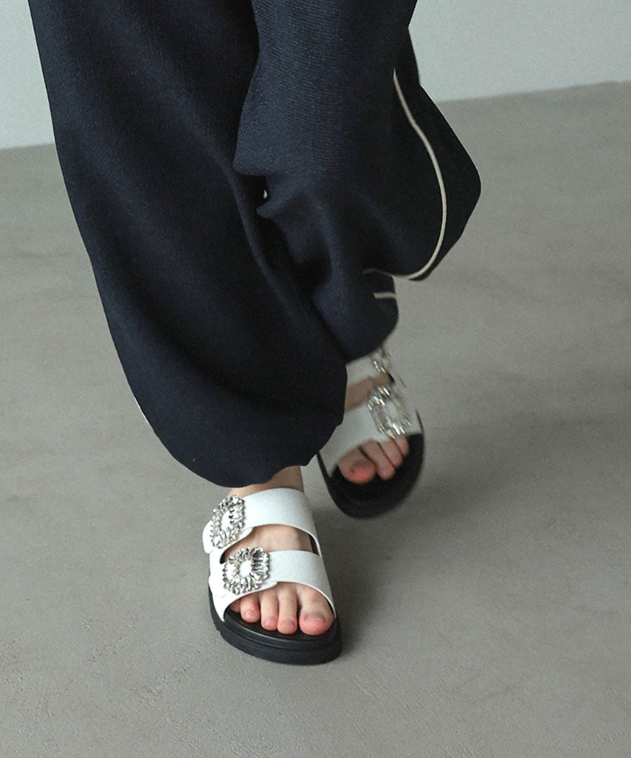 ビジューフラットサンダル